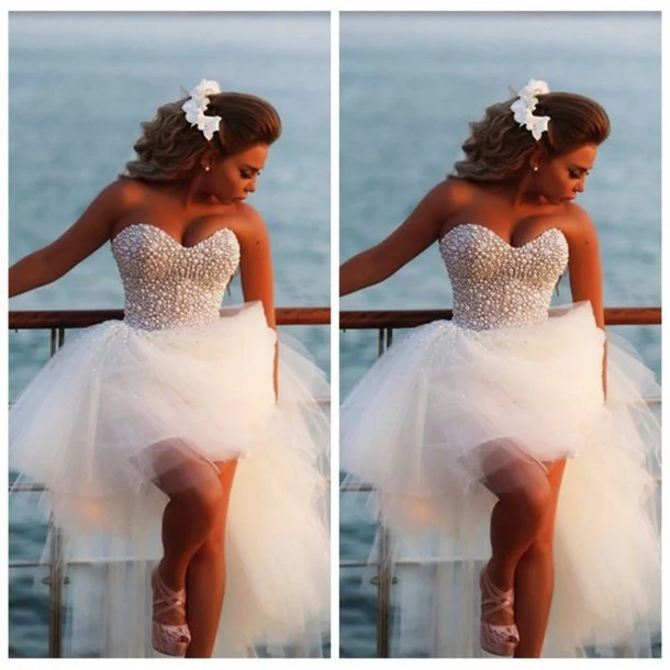 Robe de mariée sans bretelles en tulle avec haut et bas de perles