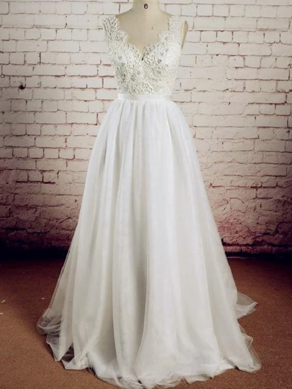 Robe de mariée en tulle avec haut en dentelle et dos en V de conte de fées
