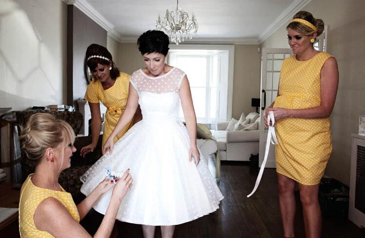 Robe de mariée à pois longueur thé robe de mariée des années 50