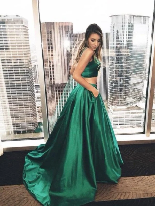 Robe de bal deux pièces en satin vert émeraude avec haut court et robe de bal