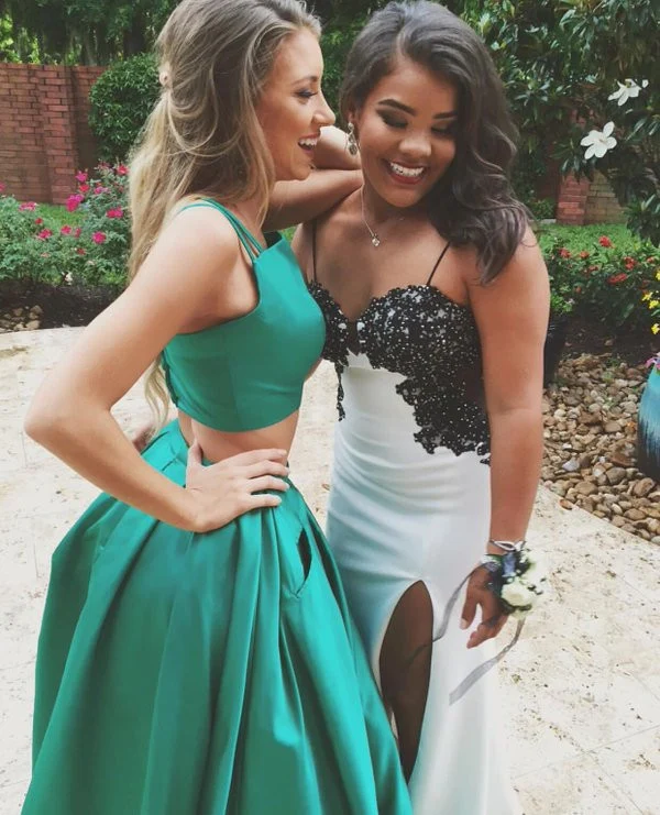 Robe de bal deux pièces en satin vert émeraude avec haut court et robe de bal