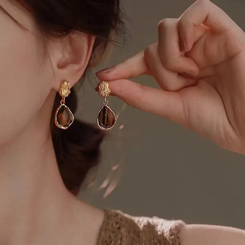 Irregular Fold Maillard Water Drop Dangle Earrings for Female Geometric Pendant Ear Wedding Jewelry Gift