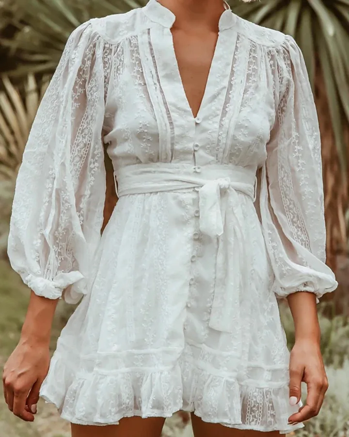 Robe courte en dentelle blanche