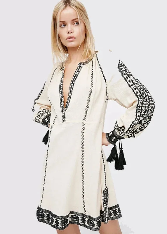 Robe hippie blanche avec broderie