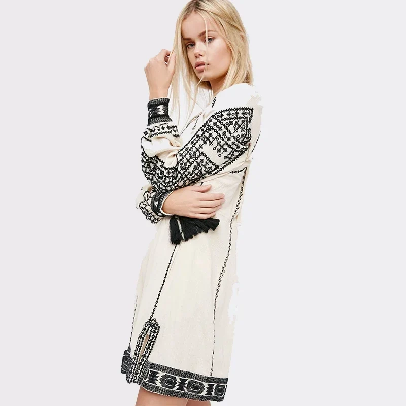 Robe hippie blanche avec broderie