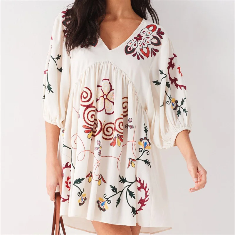 Robe loose brodée blanche