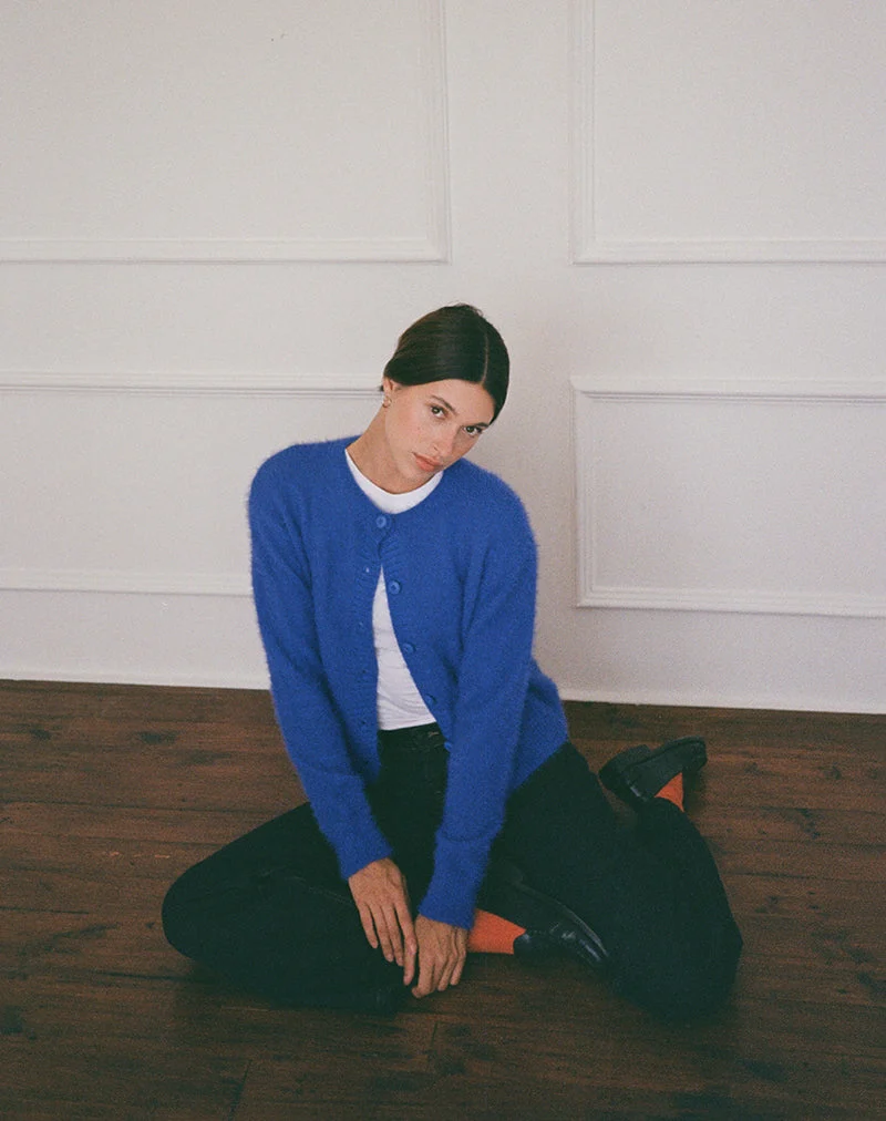 Cardigan Audrina en bleu cobalt duveteux