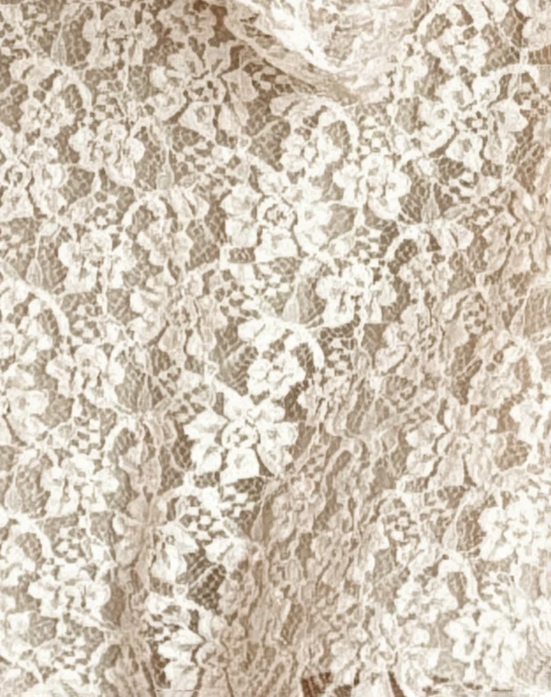 Silvanna Long Sleeve Keyhole Mini Dress in Lace Ivory (Mini robe à manches longues avec trou de serrure en dentelle)