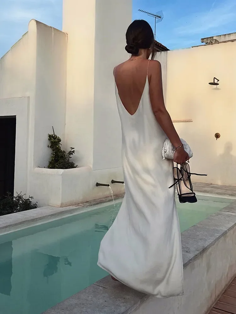 Robe blanche longue dos nu