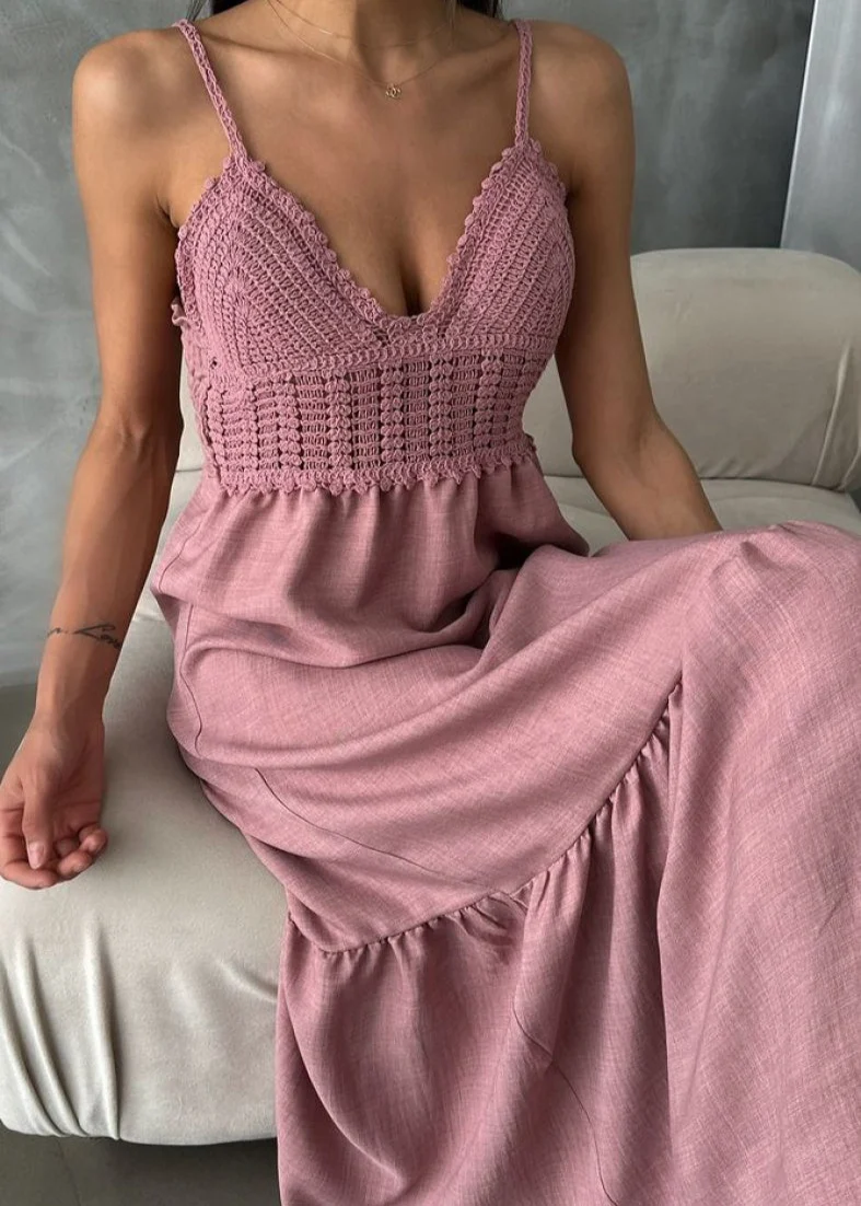 Robe rose pastel broderie