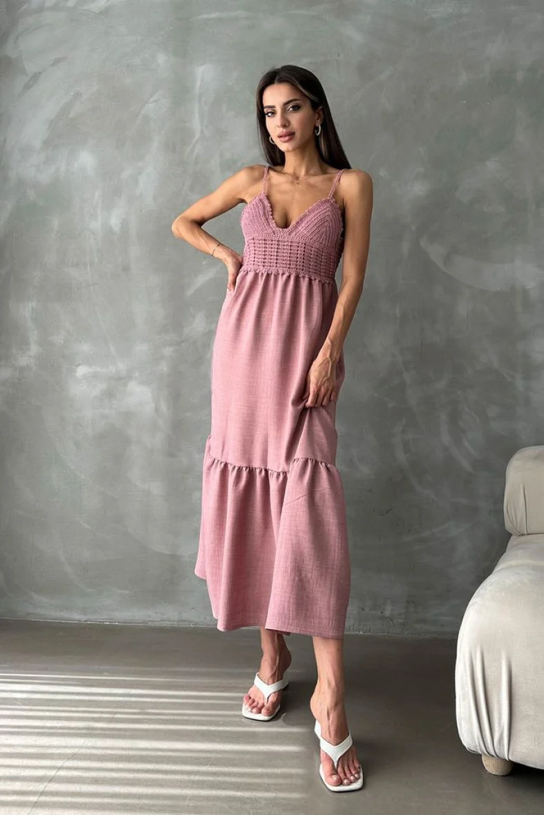 Robe rose pastel broderie
