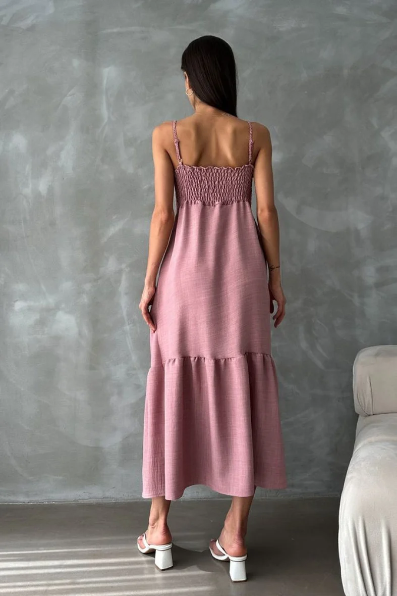 Robe rose pastel broderie