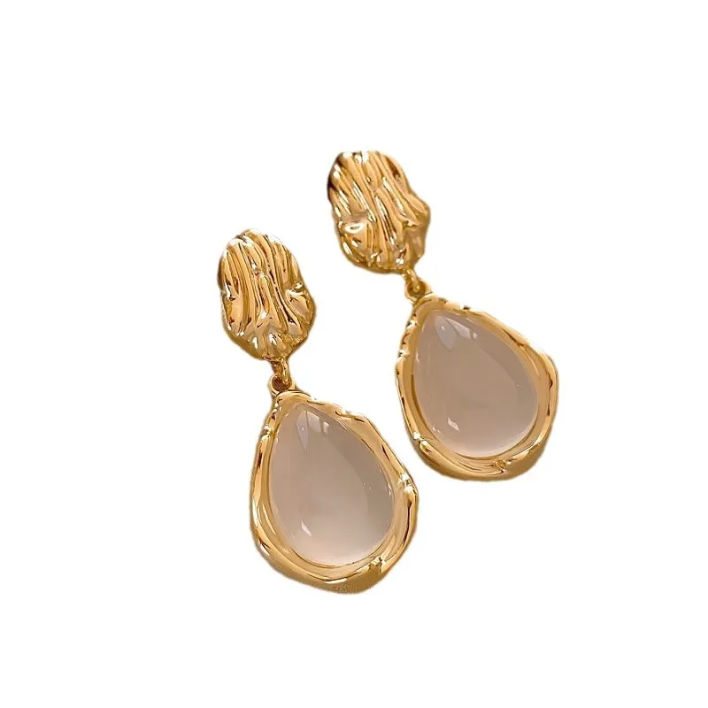 Boucles d'oreille beige en pierre