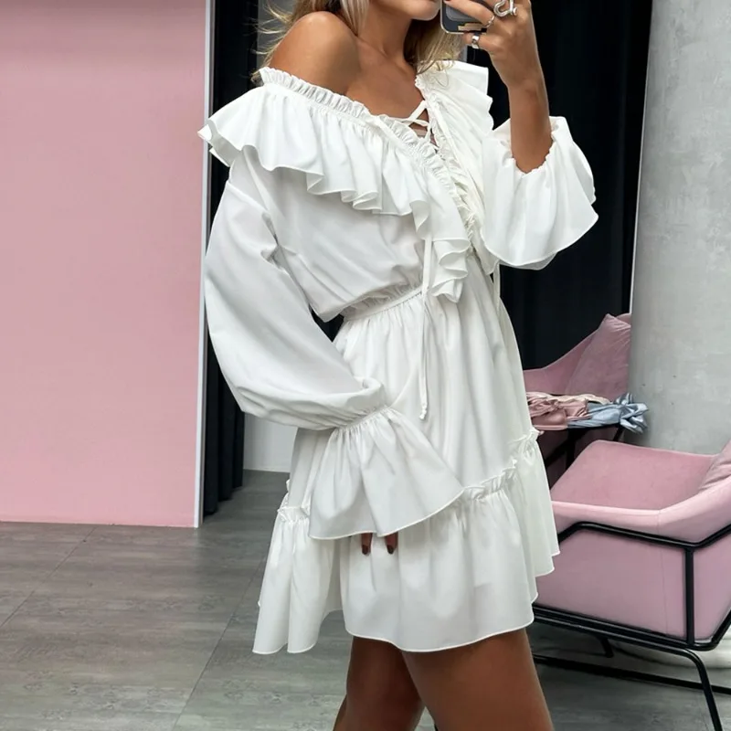 Robe blanche légère col V