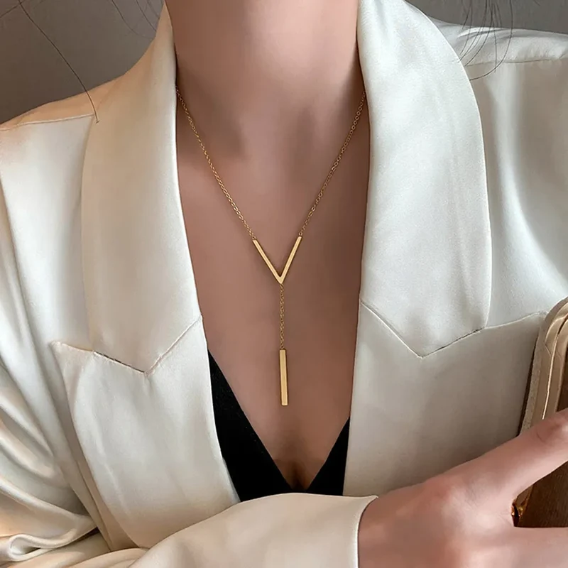 Collier de chaînes fines de plaqué or en V