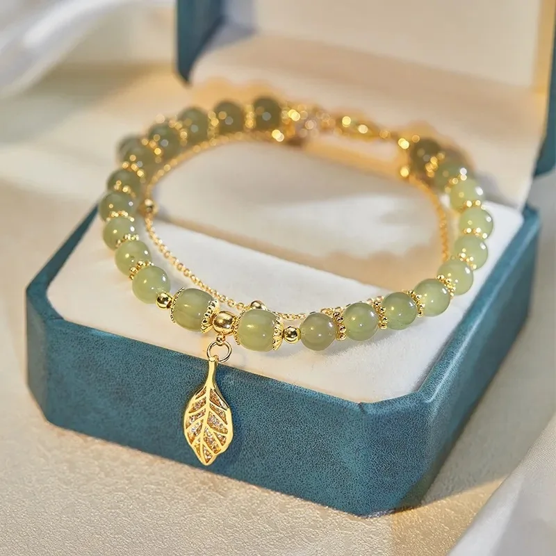 Bracelet en Jade avec Pendentif Feuille