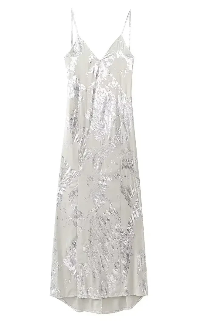 Robe satin longue argentée à dos nu