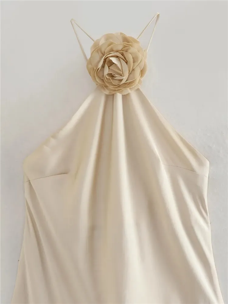 Robe creme satin dos nu