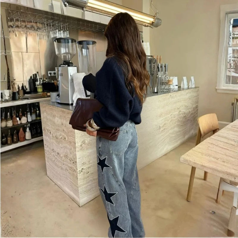 Jean Femme Wide Leg avec Écussons Étoiles et Détails Cloutés