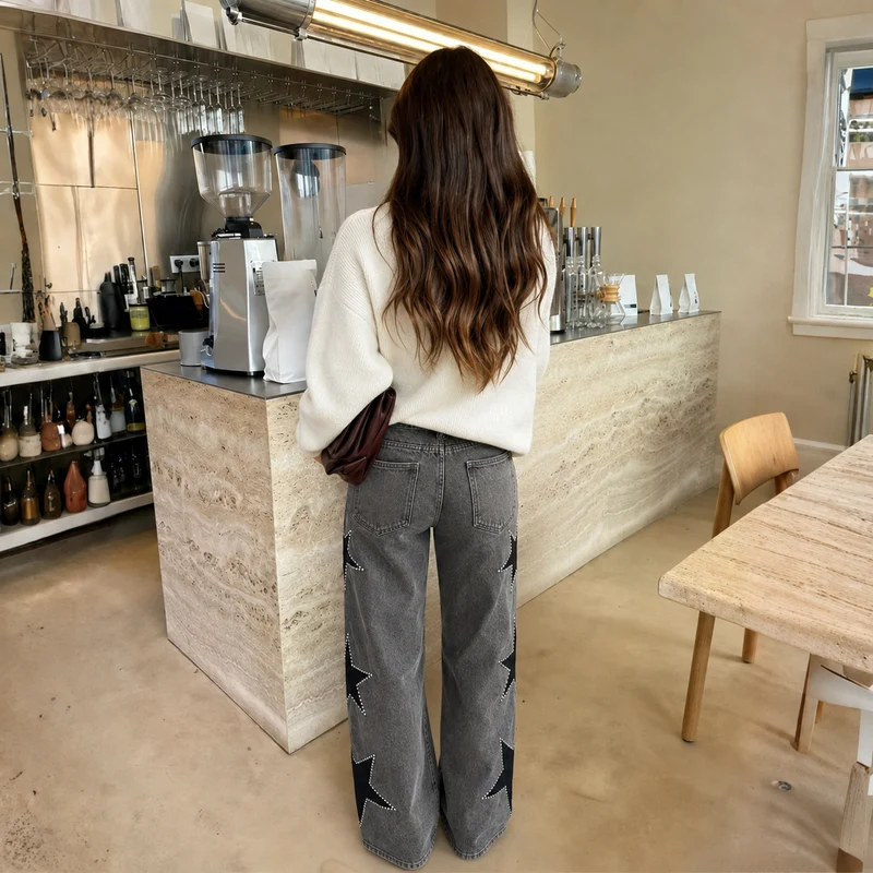 Jean Femme Wide Leg avec Écussons Étoiles et Détails Cloutés