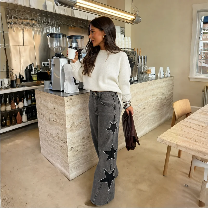 Jean Femme Wide Leg avec Écussons Étoiles et Détails Cloutés