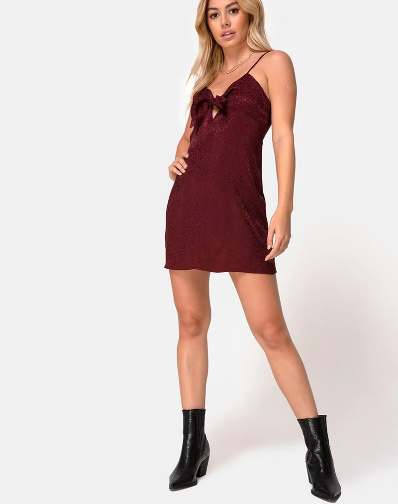 Robe Ronina en satin Cheetah Burgundy