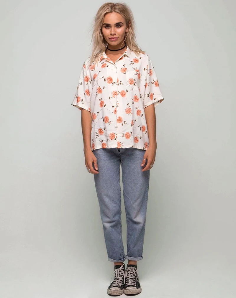 Chemise hawaïenne dans New Romance