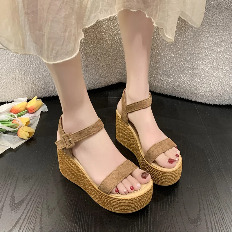 Sandales bohèmes beige à plateforme