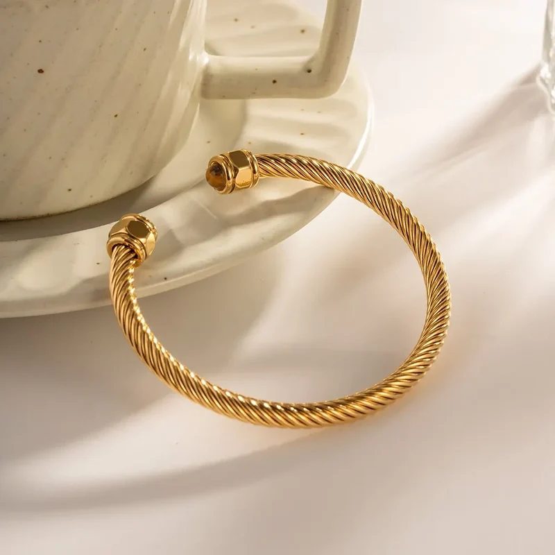 Bracelet en fil torsadé pierre naturelle