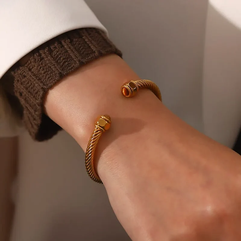 Bracelet en fil torsadé pierre naturelle