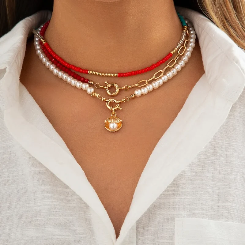 Collier bohème avec perles rouges et blanches