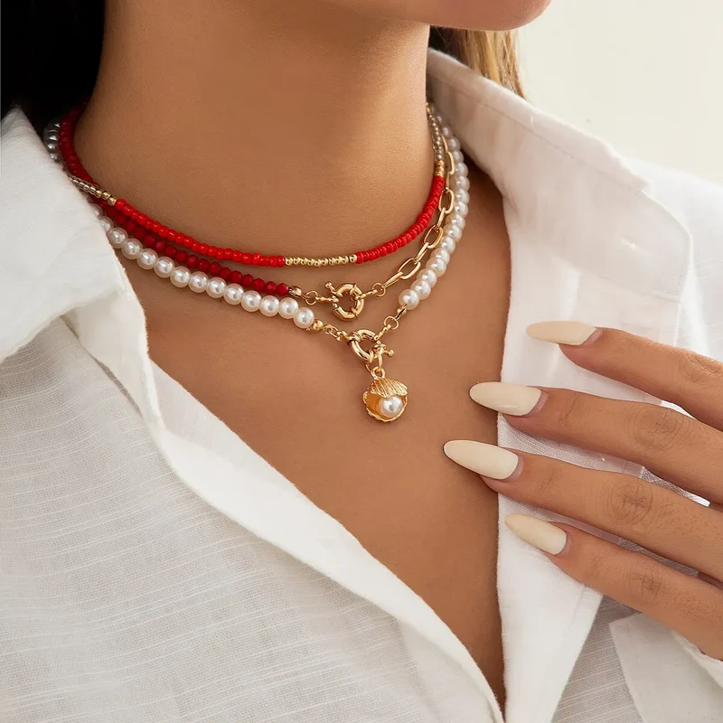 Collier bohème avec perles rouges et blanches