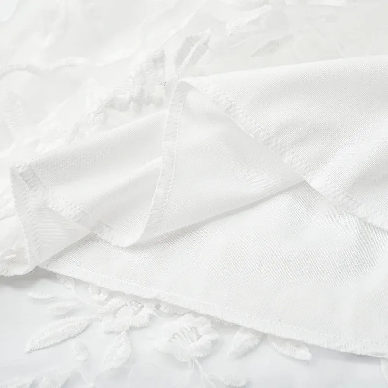Robe blanche bohème avec broderie et dentelle