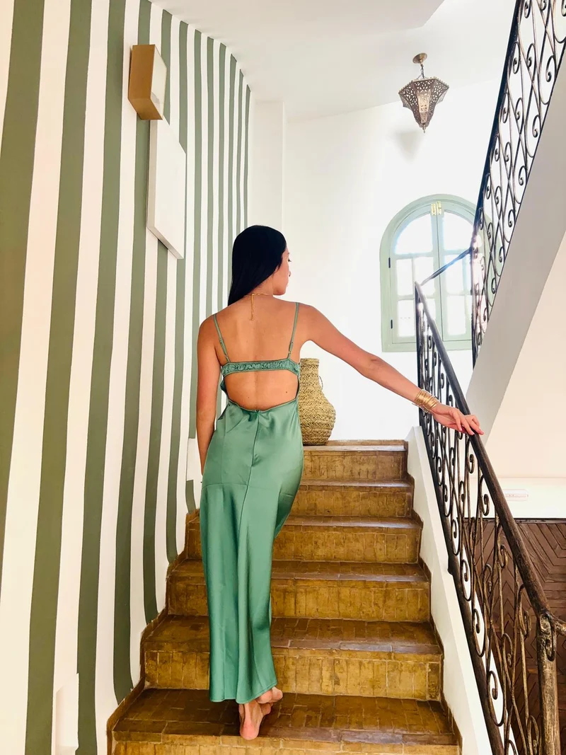 Robe longue satin vert jade