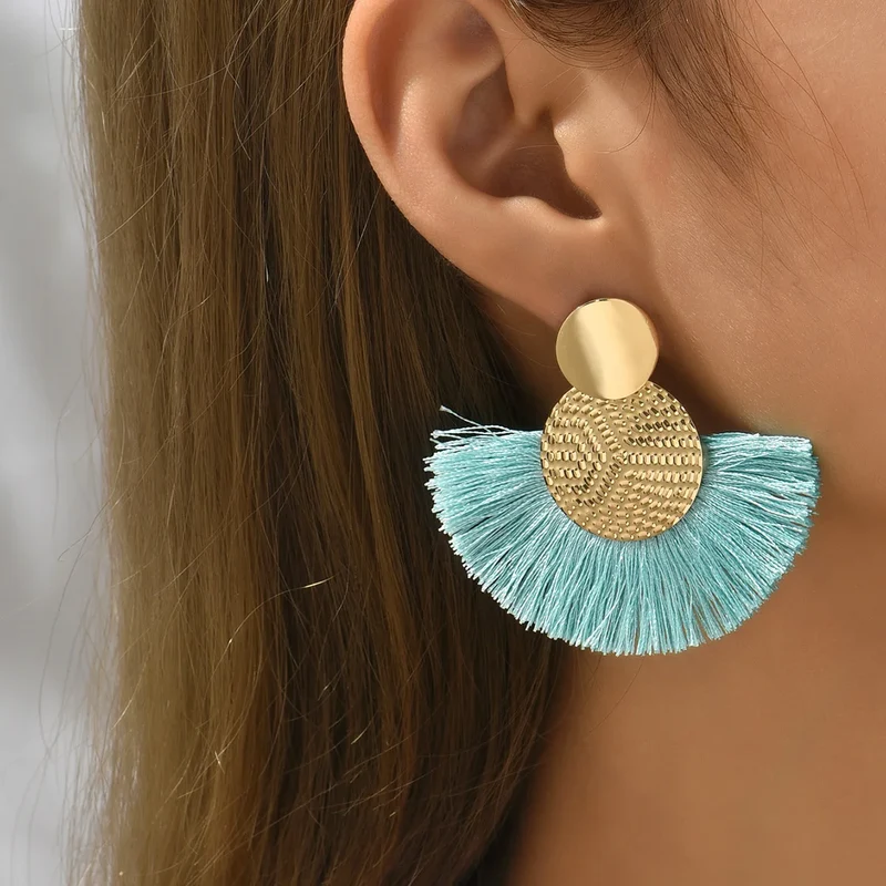 Boucles d'oreilles blanches à franges plaquées or
