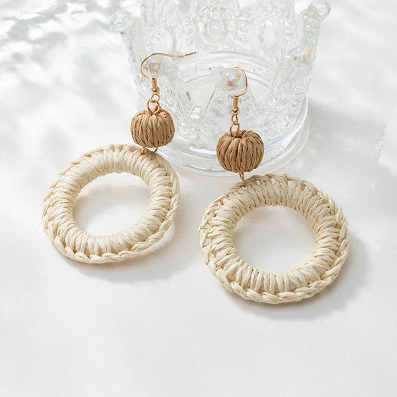Boucles d'oreilles bohèmes rotin blanc rond