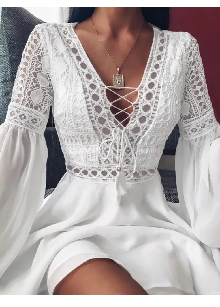 Robe Manches Longues Broderie et Lacets