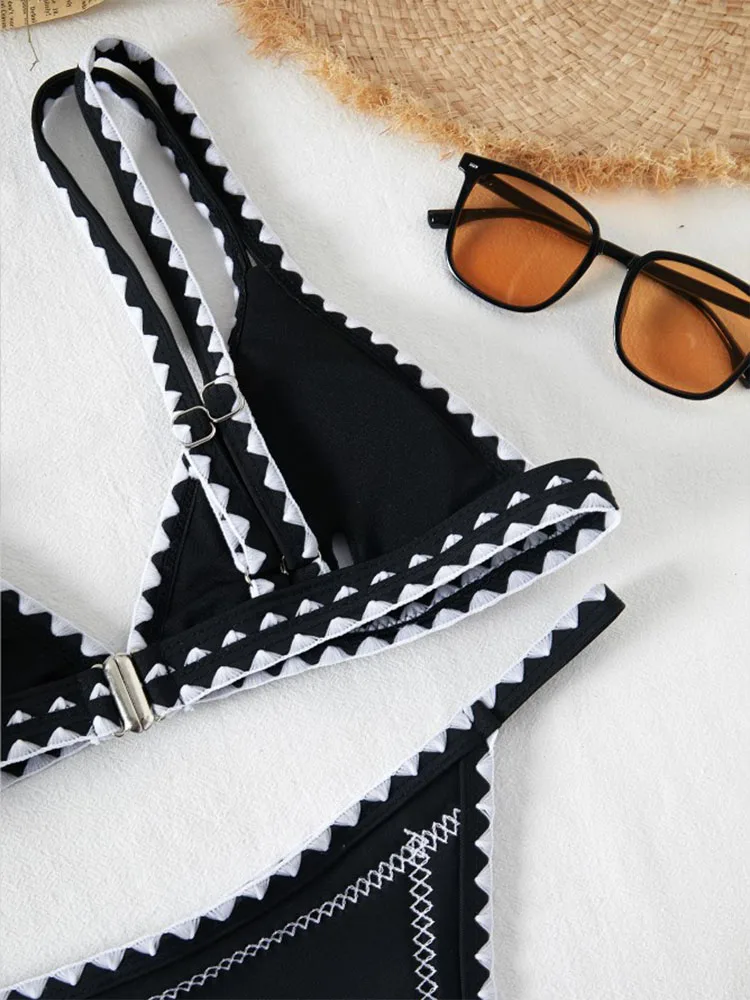 Bikini Triangle Broderie Noir et Blanc