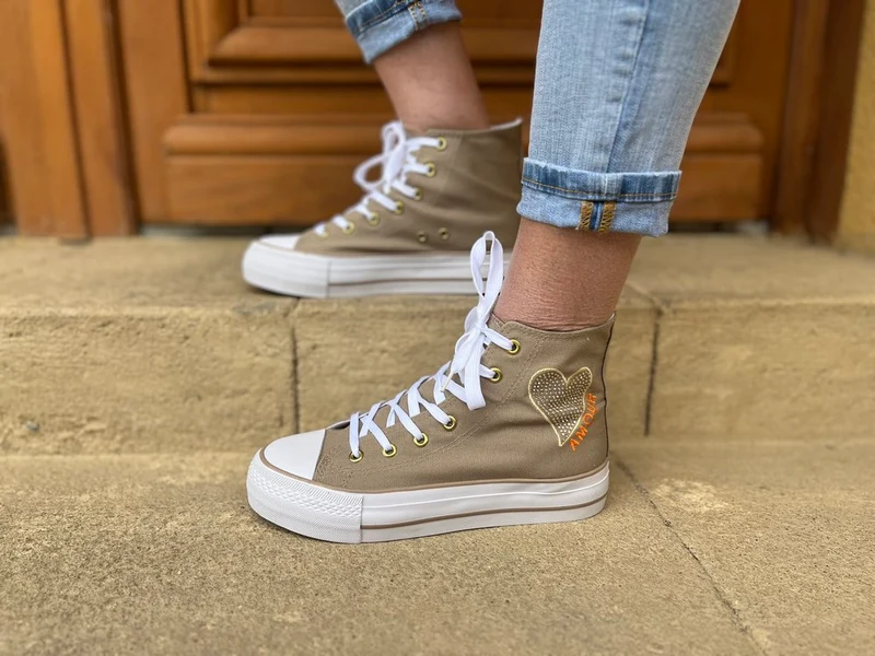 Baskets montantes en toile Amour camel