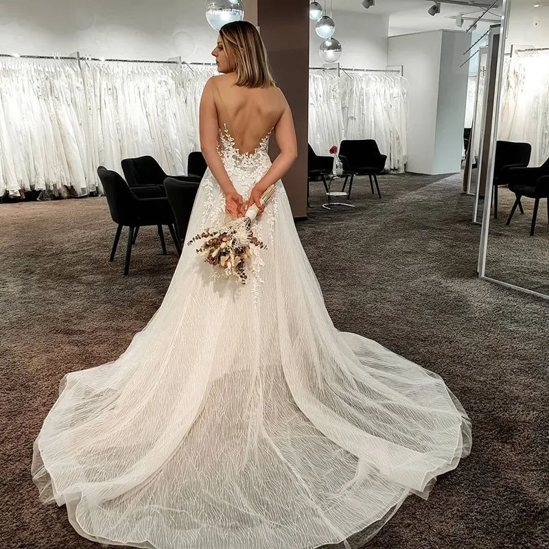 Robe de mariée élégante, coupe trapèze, dos nu, en tulle et dentelle, longueur au sol