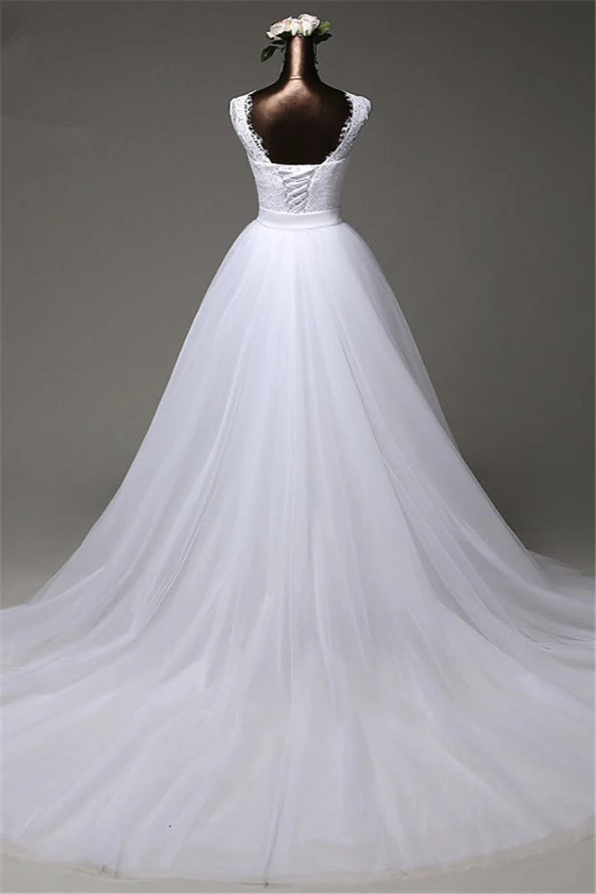 Robe de mariée longue en dentelle sans manches avec jupe en tulle pour une élégance nuptiale