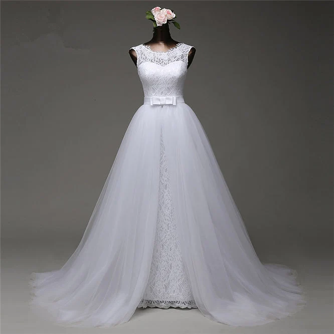 Robe de mariée longue en dentelle sans manches avec jupe en tulle pour une élégance nuptiale