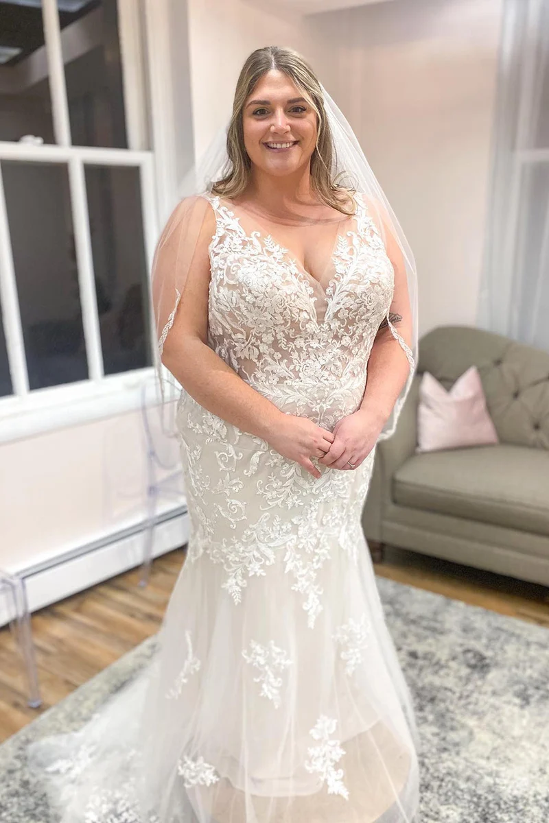 Superbe robe de mariée sirène à col en V avec dentelle, tulle et appliques