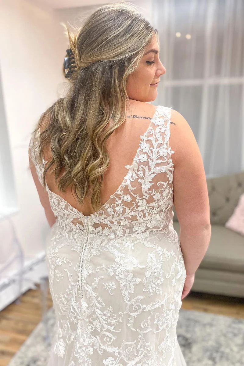 Superbe robe de mariée sirène à col en V avec dentelle, tulle et appliques