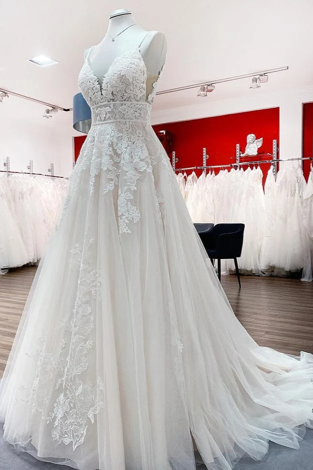 Robe de mariée élégante en tulle, coupe trapèze, col en V, avec appliques en dentelle et volants