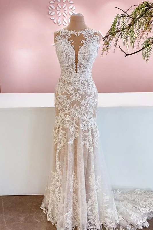 Robe de mariée sirène glamour à col bateau avec dentelle, tulle et appliques