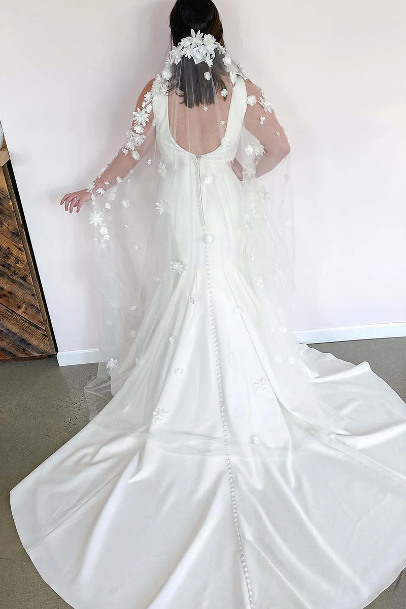 Robe de mariée sirène romantique, décolleté en V profond, bretelles larges et dos ouvert