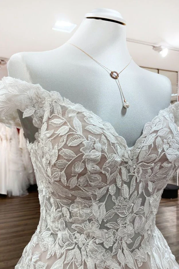 Robe de mariée trapèze à épaules dénudées avec dentelle délicate et volants en tulle