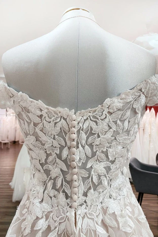 Robe de mariée trapèze à épaules dénudées avec dentelle délicate et volants en tulle