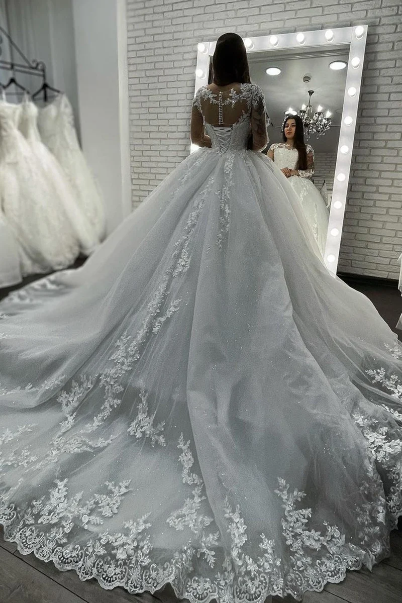 Robe de mariée en tulle transparent avec manches longues et appliques